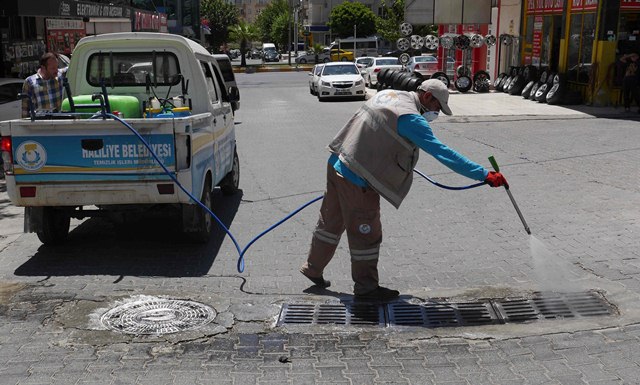 Haliliyede İlaçlama Aralıksız Devam Ediyor