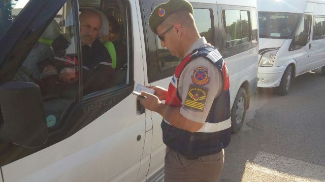 Jandarma 16 Öğrenci Servisini Trafikten Men Etti