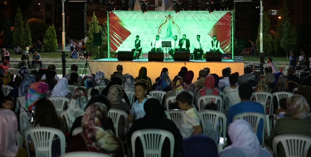 Karaköprüde Ramazan Dolu Dolu Geçiyor