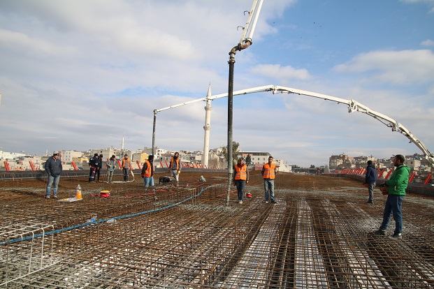 KARAKOYUNLU KÖPRÜLÜ KAVŞAĞI VE VİYADÜĞÜNDE BETON DÖKÜMÜ