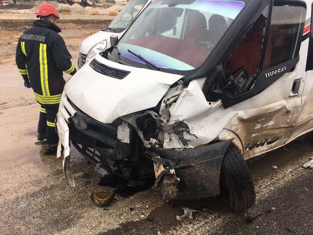 Şanlıurfa, Akçakale karayolunda Kaza 14 Yaralı