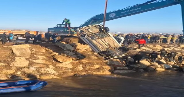 ŞANLIURFA’DA FECİ KAZA: BABA VE 3 ÇOCUĞUNUN CANSIZ BEDENİ SUDAN ÇIKARILDI 