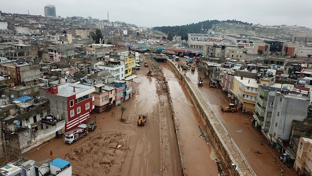 SEL BÖLGESİNDE TEMİZLİK ÇALIŞMASI DEVAM EDİYOR