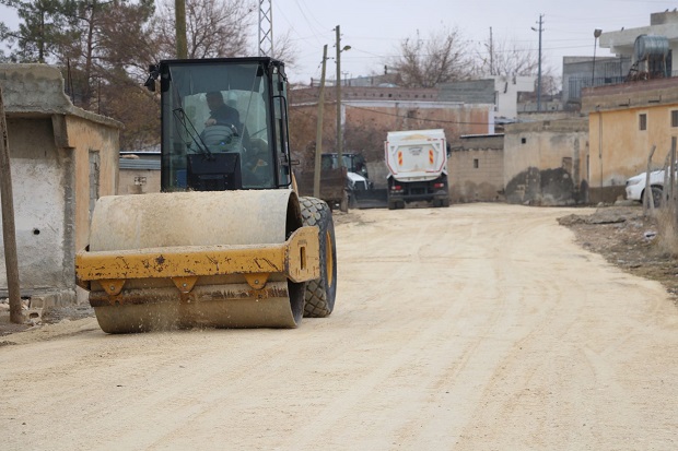 TOZSUZ VE ÇAMURSUZ BİR KARAKÖPRÜ İÇİN YOLLAR YENİLENİYOR