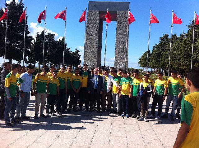 Vali Tuna Ecdadın İzinde ki Gençlere Eşlik Etti