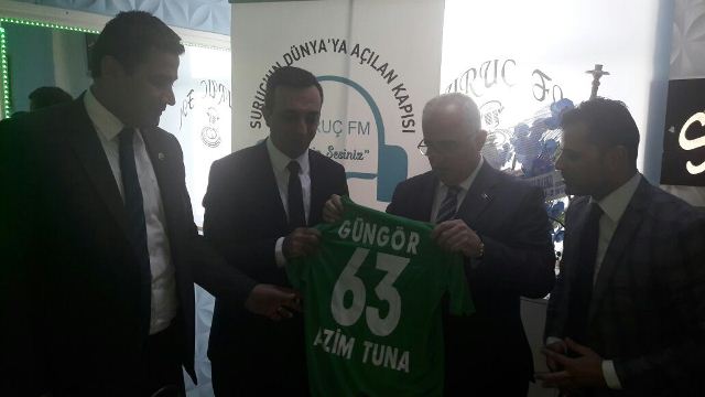 Valisi Tuna Suruç FM'i ziyaret etti.