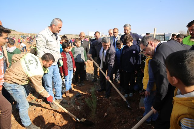 Yemyeşil Haliliye Hedefinde Çocuklar Fidan Dikti