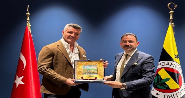 YEŞİLAY'DAN SADETTİN SARAN'A PLAKET 